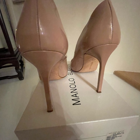 Manolo Blahnik Classic BB Beige Nude Heels - Picture 6 of 13